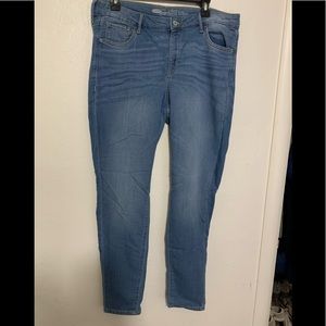 Gently Used Old Navy Rockstar Skinny Jegging